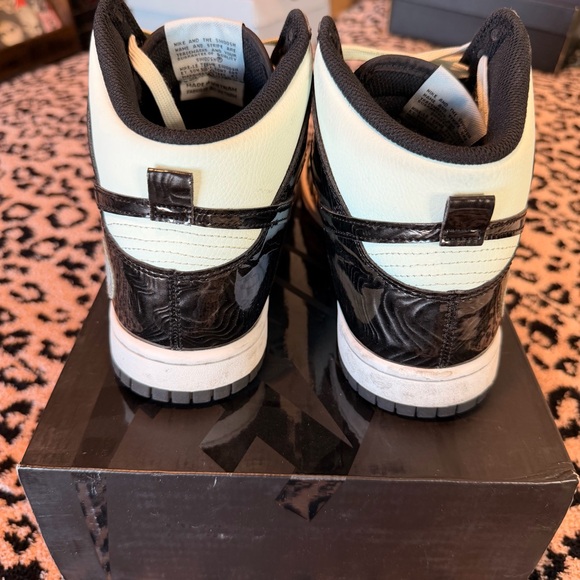 Nike Dunk Hi - Barely Green/Black - Picture 5 of 8